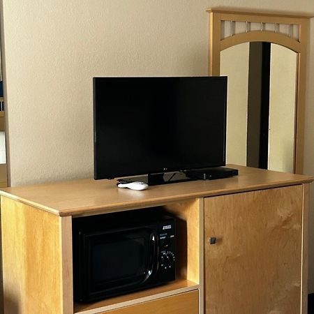 Ameristay Inn & Suites Waverly ภายนอก รูปภาพ