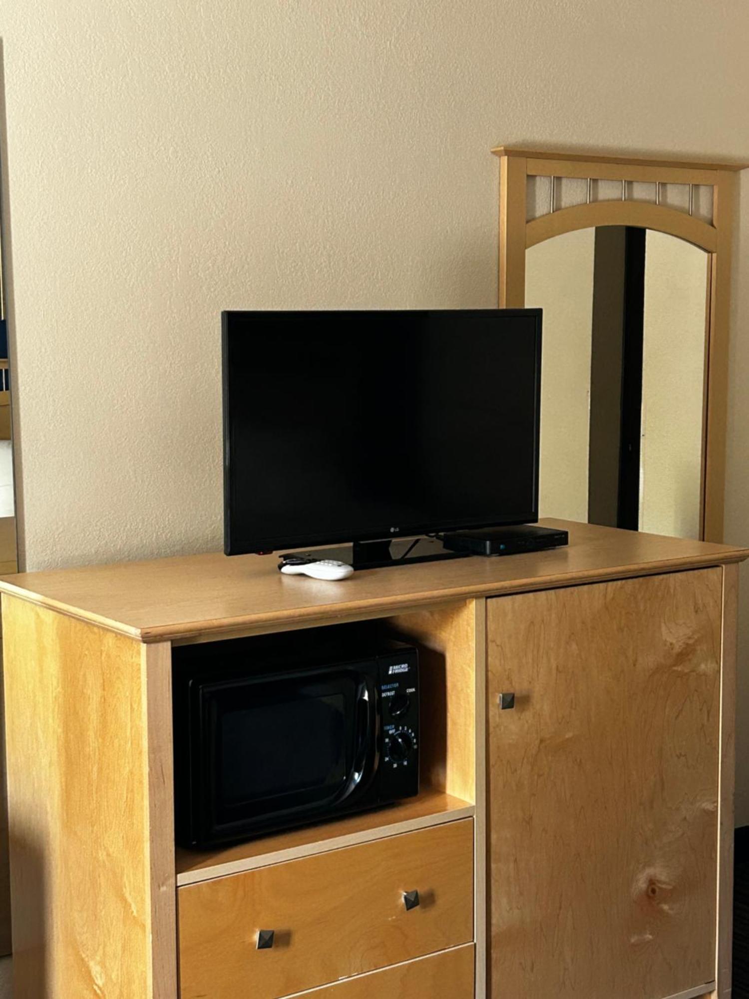 Ameristay Inn & Suites Waverly ภายนอก รูปภาพ