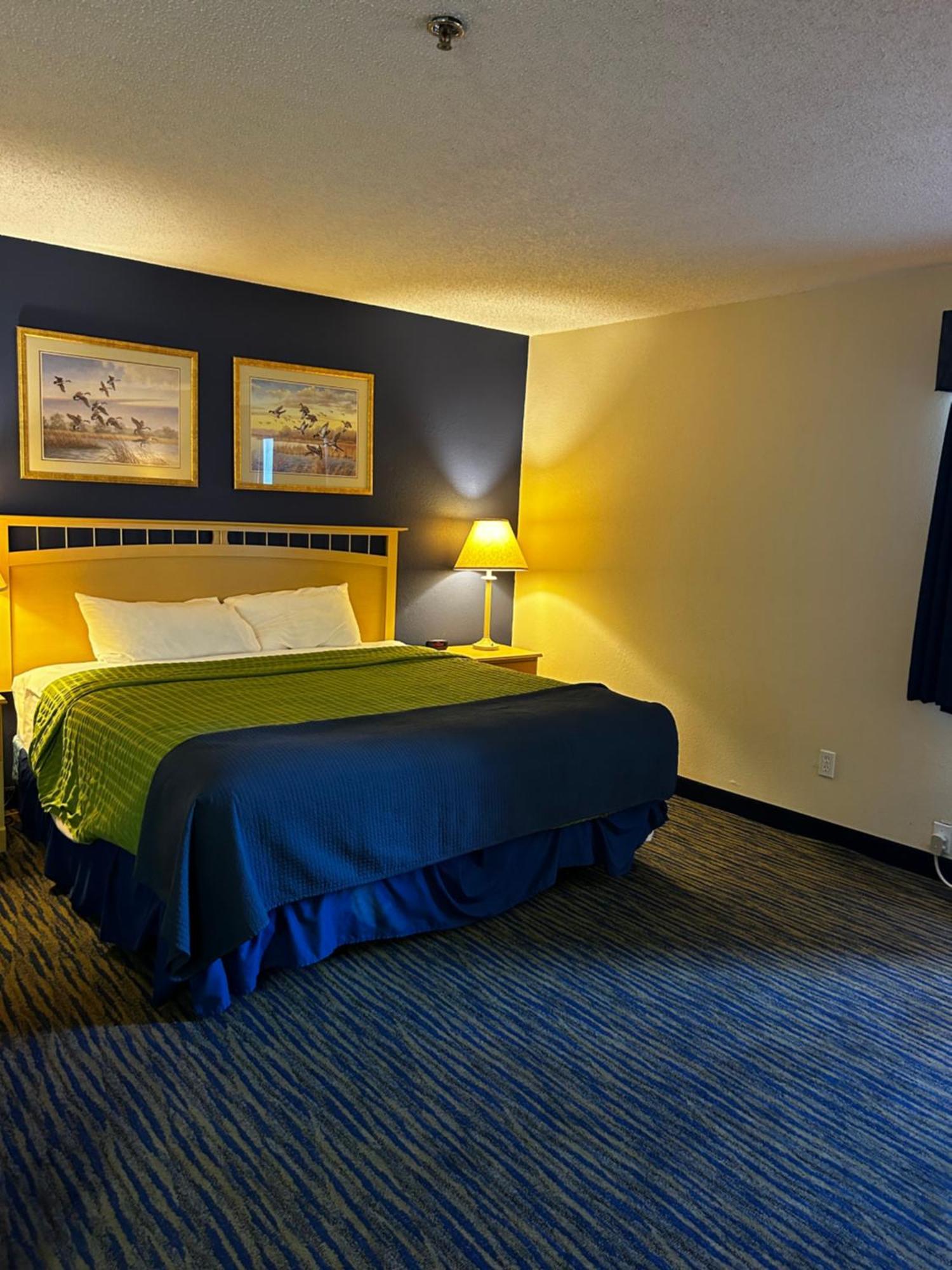 Ameristay Inn & Suites Waverly ภายนอก รูปภาพ